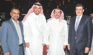 الشيخ عزام الصباح ودنزار البحارنة وبعض الصحافيين
