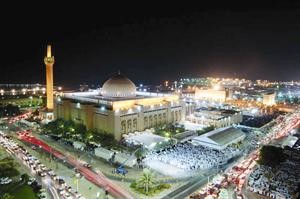 المسجد الكبير يحتضن الاف المصلين في صلاتي القيام والتهجد في ليالي العشر الاواخر من شهر رمضان المبارك﻿