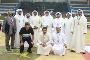احمد الشحومي وحامد العمران يتوسطان اعضاء اللجنة المنظمة