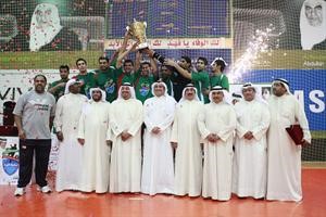 فريق البركة يحتفل بالكاس مع كبار الحضور