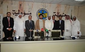 السيد عمار الحكيم متوسطا الزميل عدنان الراشد والسفير العراقي وفيصل القناعي وجاسم كمال وباسم العوادي ومحسن الحكيم واحمد عمار الحكيم