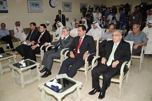 السفير محمد حسين بحر العلوم مع الحضور
