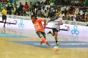 بييرو لاعب ابيات يسدد على مرمى الوطنية﻿