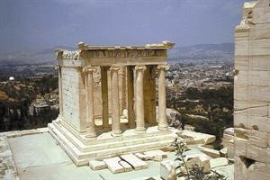معبد الاكروبولس احد اهم واشهر معالم اثينا﻿