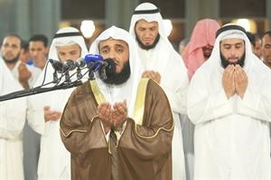القارئ مشاري العفاسي يؤم المصلين في صلاة القيام﻿