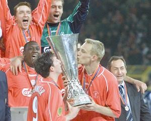 ليفربول 2001.. ألافيس يسجل 5 أهداف ويخسر