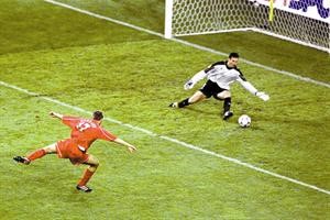 ليفربول 2001.. ألافيس يسجل 5 أهداف ويخسر