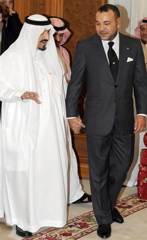 الملك المغربي محمد السادس يزور ولي العهد السعودي الامير سلطان بن عبدالعزيز الذي يقضي فترة نقاهة بمنزله في اغادير افپ