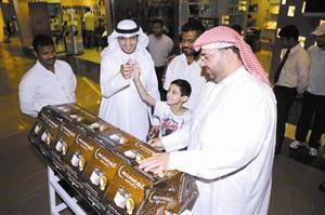 عبدالعزيز اشكناني يشرف على عملية السحب بحضور بدر الحبيب	انور الكندري﻿