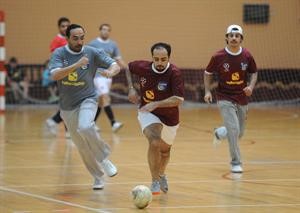 محمد السعيد لاعب سكوب ينطلق بالكرة﻿
