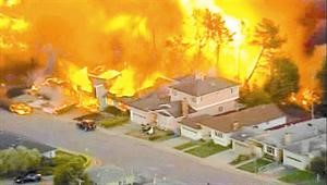 صورة تلفزيونية للحريق الذي اتى على 53 منزلا 	اپ﻿