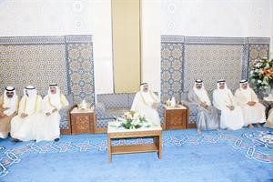 صاحب السمو الامير الشيخ صباح الاحمد وسمو ولي العهد الشيخ نواف الاحمد والرئيس جاسم الخرافي والشيخ جابر العبدالله والشيخ مشعل الاحمد والشيخ دمحمد الصباح في المسجد الكبير امس