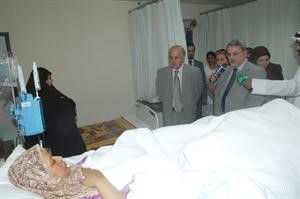 مستشار رئيس الوزراء العراقي دحامد خلف والسفير محمد حسين بحر العلوم خلال تفقدهما الجرحى	محمد ماهر﻿