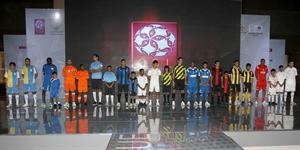 صورة جماعية لنجوم الاندية 12 المشاركة في الدوري القطري للموسم الجديد 20102011 افپ