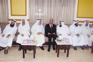 السفير الجزائري متوسطا العيسى وباقر وعددا من الحضور﻿