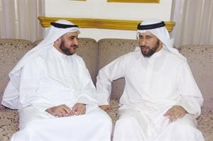عبداللطيف العميري ودمحمد الكندري في حديث على هامش حفل الاستقبال﻿
