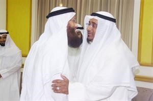 النائب خالد السلطان والكاتب خالد السلطان يتبادلان التهنئة﻿