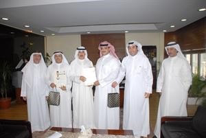 ماحمد الصبيح وفراج العرادة مع المكرمين﻿