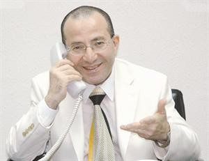 داحمد الشاذلي يرد على اسئلة الموظفين