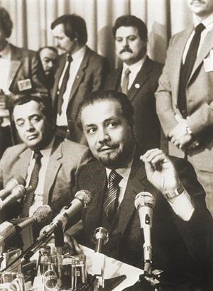 التقطت الصورة في 20 مارس 1982 ويظهر في الصورة وزير البترول السعودي احمد زكي يماني خلال مؤتمر صحافي لمنظمة الدول المصدرة للنفط اوپيك في فيينا