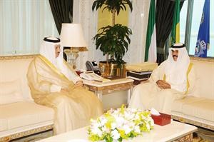 سمو نائب الامير مستقبلا رئيس مجلس الوزراء بالانابة الشيخ جابر المبارك﻿
