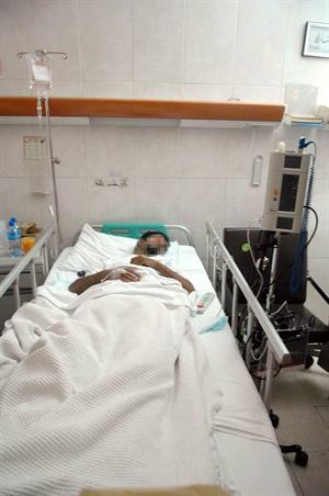 احد المصابين في المشاجرة اثناء تواجده في مستشفى مبارك﻿