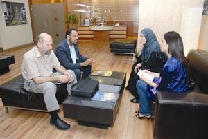 تريسي وزوجها ود حسان الكاتب في حديث مع الزميلة بشرى الزينفريال حماد