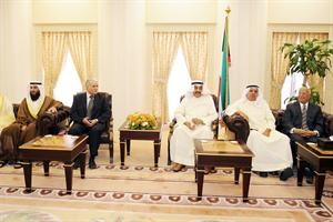الرئيس جاسم الخرافي اثناء استقباله الامناء العامين في مكتبه صباح امس﻿