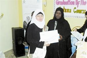 تكريم احدى المهتديات
