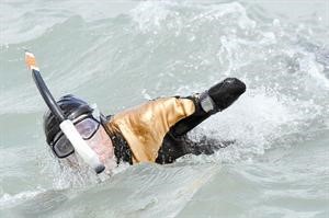 السباح الفرنسي فيليب كروازون خلال عبوره بحر المانش﻿