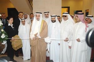  عبدالمحسن المزيدي يفتتح معرض الكويت الاول لوسائط النقل
