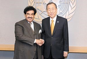 سمو رئيس الوزراء الشيخ ناصر المحمد مع السكرتير العام للامم المتحدة بان كي مون