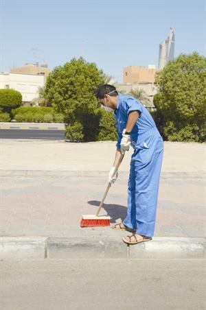 مساهمة من الشباب في تنظيف الشوارع﻿