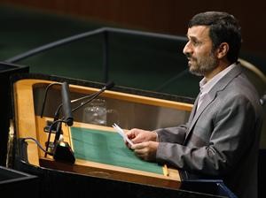 الرئيس الايراني محمود احمدي نجاد متحدثا امام الجمعية العامة للامم المتحدة	اپ
﻿