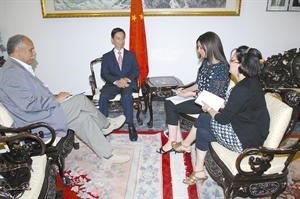 السفير الصيني هوانغ جيمن خلال اللقاء الصحافيمحمد ماهر