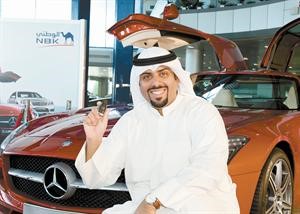 المحري امام جائزته المميزة