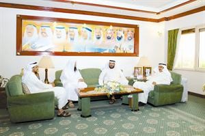 الشيخ دابراهيم الدعيج لدى استقباله القائمين على اللجنة البيئية التطوعية لضاحية علي صباح السالم﻿