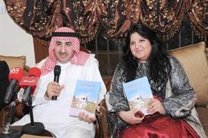 عبداللطيف الاستاذ ونجلاء النقي خلال اللقاء﻿