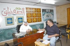 عبدالله الصعفاق متحدثا للزميل اسامة ديابكرم ذياب