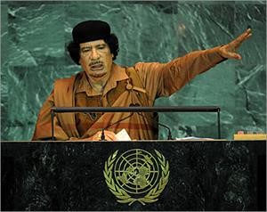 الرئيس الليبي معمر القذافي خلال خطابه في الامم المتحدة العام الماضي﻿