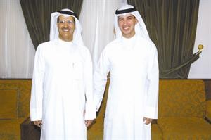 محمد العتيبي مع عمه المحامي سعود العتيبي

