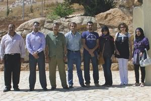 طاقم دارات الاردنية ووفد رواج خلال الجولة في مشروع ريف عمان
