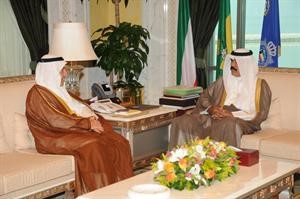 سمو نائب الامير مستقبلا المستشار محمد ابوالحسن

