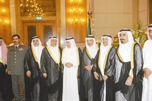 الشيخ علي الجراح مهنئا السفير السعودي دعبد العزيز الفايز واركان السفارة﻿