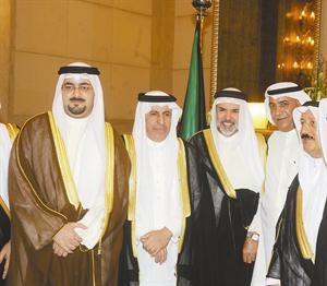 السفير البحريني الشيخ خليفة ال خليفة والشيخ عبدالله سالم العلي يهنئان السفير السعودي﻿