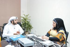 عمار الكندري متحدثا للزميلة الاء خليفة فريال حماد