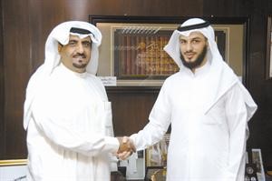 ومصافحا الزميل ناصر الخالدي سعود سالم