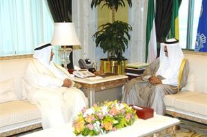سمو نائب الامير وولي العهد الشيخ نواف الاحمد خلال لقائه السفير محمد الذويخ﻿