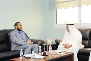 المستشار راشد الحماد مستقبلا السفير الافغاني﻿