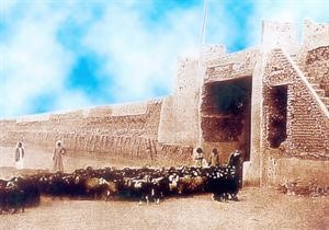 سور الكويت الذي تم بناؤه عام 1920
